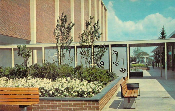 Eastland Center (Eastland Shopping Center, Eastland Mall) - 1959 Photo (newer photo)
